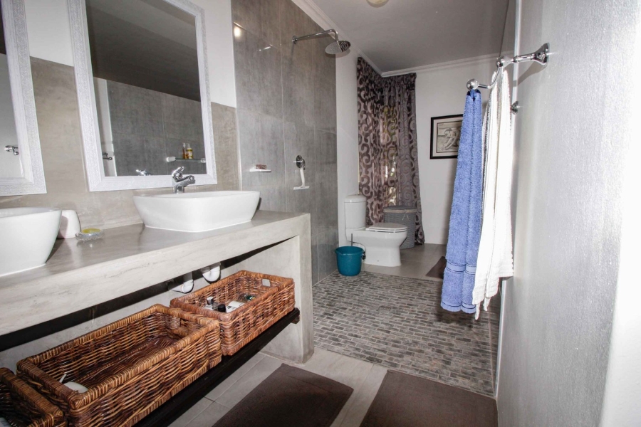 3 Bedroom Property for Sale in Wavecrest Eastern Cape